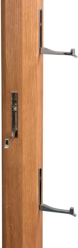 Garderobenpaneel aus Holz mit zwei ausklappbaren Metallhaken, seitliche Perspektive