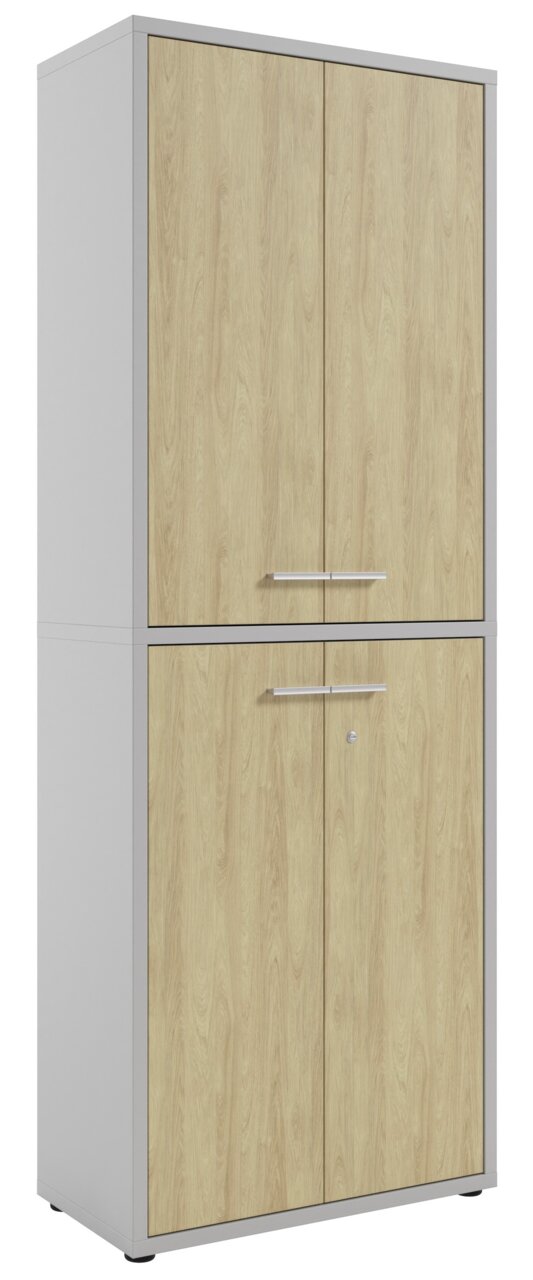 Hoher Aktenschrank mit Holzoptik und silbernen Griffen, seitliche Perspektive