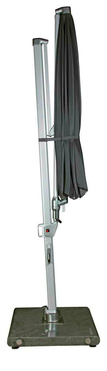 Seitenansicht eines geschlossenen Pendelschirms mit stabilem Standfuß.