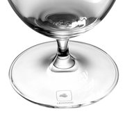 Nahaufnahme eines Bierglases Ciao+ 390ml von unten, mit Fokus auf den Stiel und den Fuß des Glases, Markenlogo sichtbar.