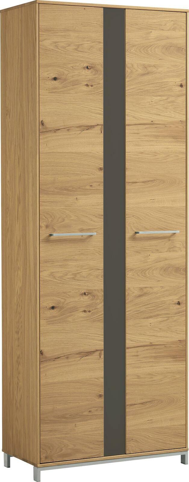Moderner Dielenschrank aus Holz mit zwei Türen und Metallgriffen, frontal abgebildet.