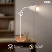 Schwenkbare LED-Tischlampe in Weiß mit flexiblem Schwanenhals und rundem Standfuß in Kupfer/Apricot, warmweiß leuchtend, in frontaler Seitenansicht vor unscharfem Hintergrund