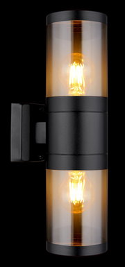 Moderne Außenleuchte mit zylindrischem Design und zwei sichtbaren Glühbirnen, seitliche Perspektive