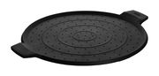 Schwarzer Spritzschutz mit einem Durchmesser von 28 cm, aus der Seitenperspektive fotografiert, mit kleinen Löchern und zwei Griffen.