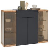 Modernes Highboard mit dunkler Front und Holzdetails, seitliche Glasvitrinen, frontal betrachtet.