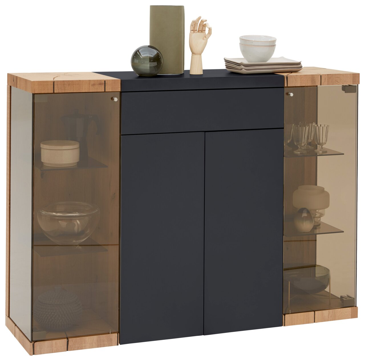 Modern hoogkast met donkere voorkant en houten details, glazen vitrines aan de zijkanten, gezien vanaf de voorkant.