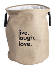Wäschesammler aus natürlicher Jute mit der Aufschrift 'live. laugh. love.' in schwarzer Schrift, seitliche Perspektive