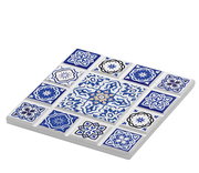 Untersetzer MARRAKESCH Kreuz mit blau-weißen Mosaikmustern, schräg von oben fotografiert.