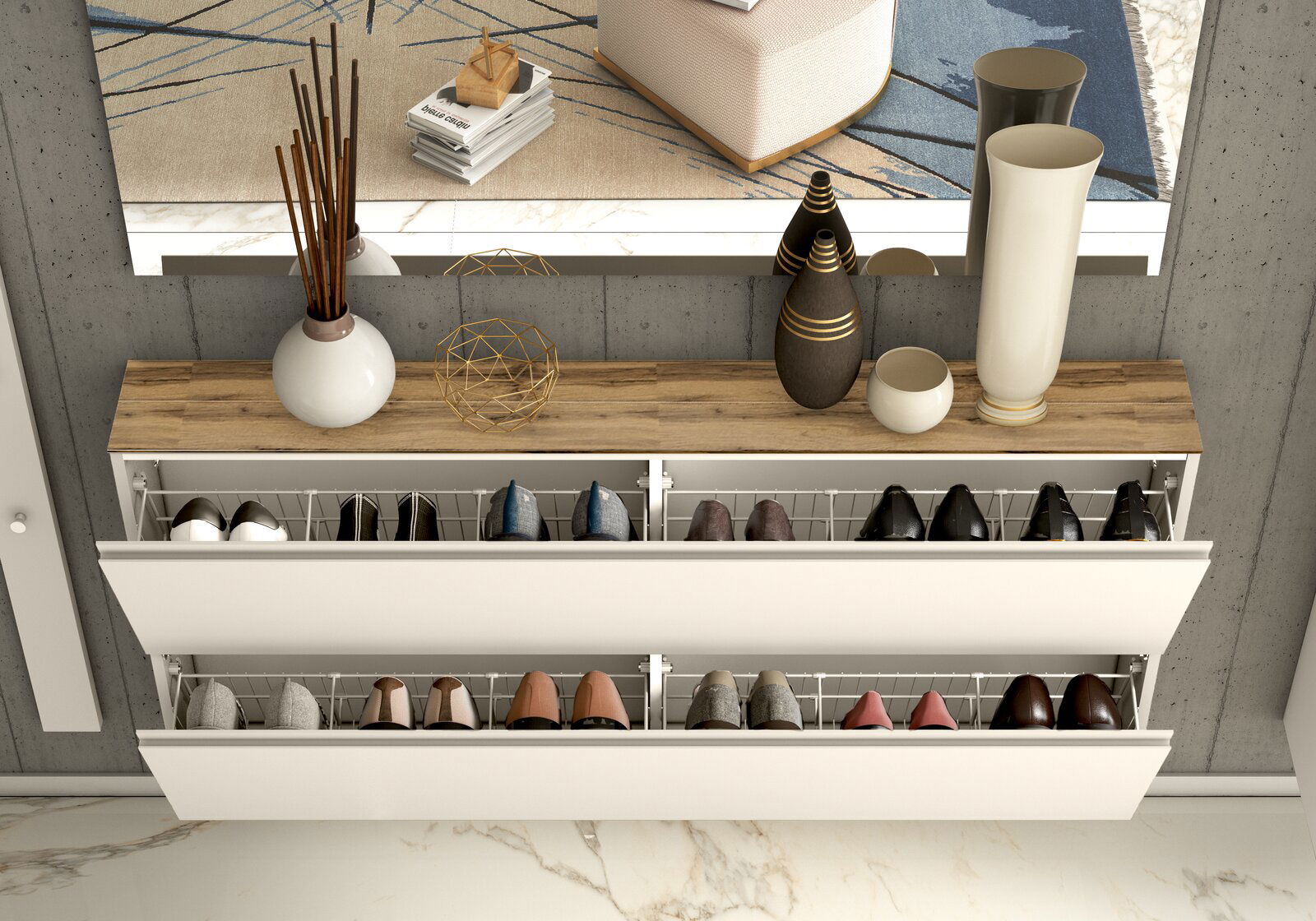 Moderner Hängeschuhschrank mit zwei Klappen, gefüllt mit Schuhen, aus der Vogelperspektive betrachtet. Dekorative Vasen und Accessoires auf der Holzoberfläche.