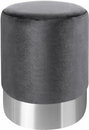 Grauer Hocker mit samtiger Oberfläche und silbernem Sockel, frontal betrachtet.