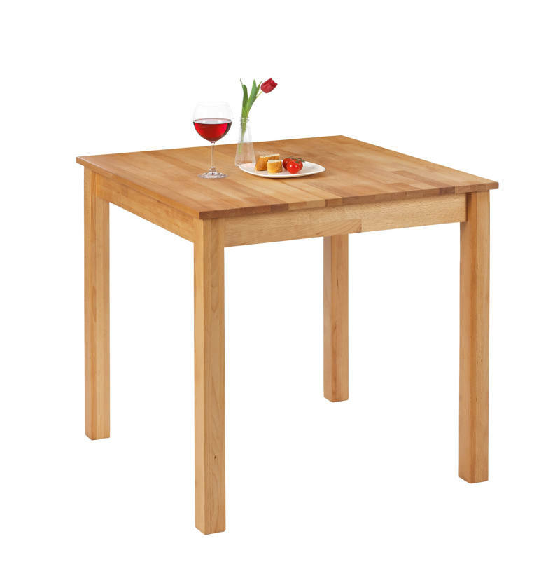 Holzesstisch mit quadratischer Tischplatte, darauf ein Weinglas, eine Vase mit Tulpe und ein Teller mit Snacks, seitliche Perspektive