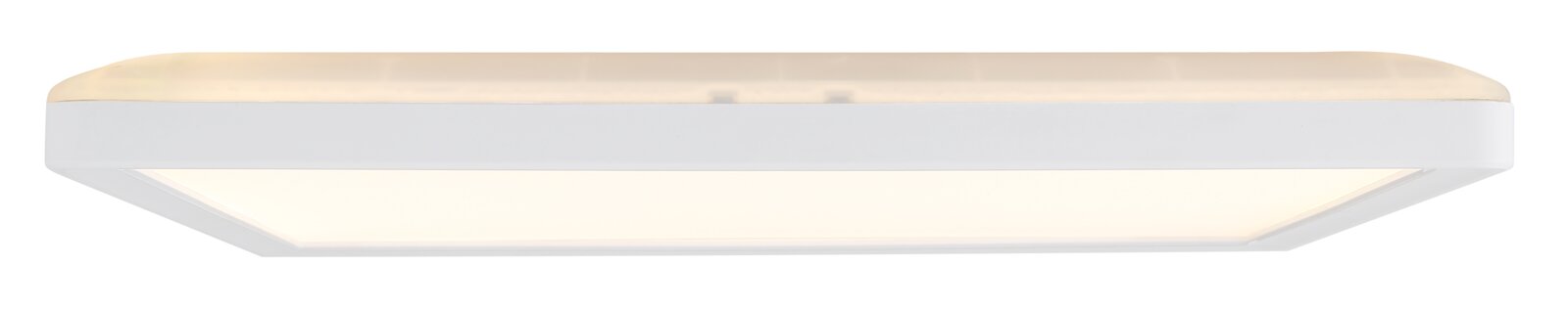 Flache, rechteckige LED-Deckenleuchte in Weiß mit warm leuchtender Diffusor-Abdeckung, Seitenansicht von leicht unten (Untersicht) auf weißem Hintergrund