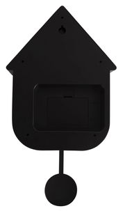 Rückansicht einer schwarzen Wanduhr in Form eines Hauses mit Pendel.