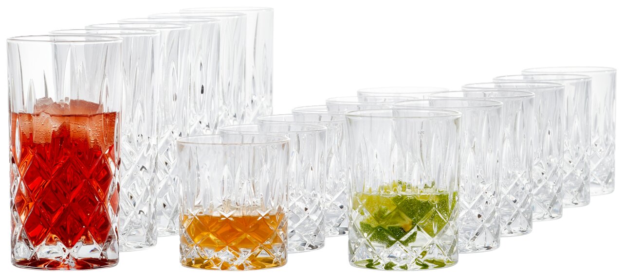 Servies Noblesse, 18-delig, van kristalglas, zijaanzicht, gevuld met verschillende dranken