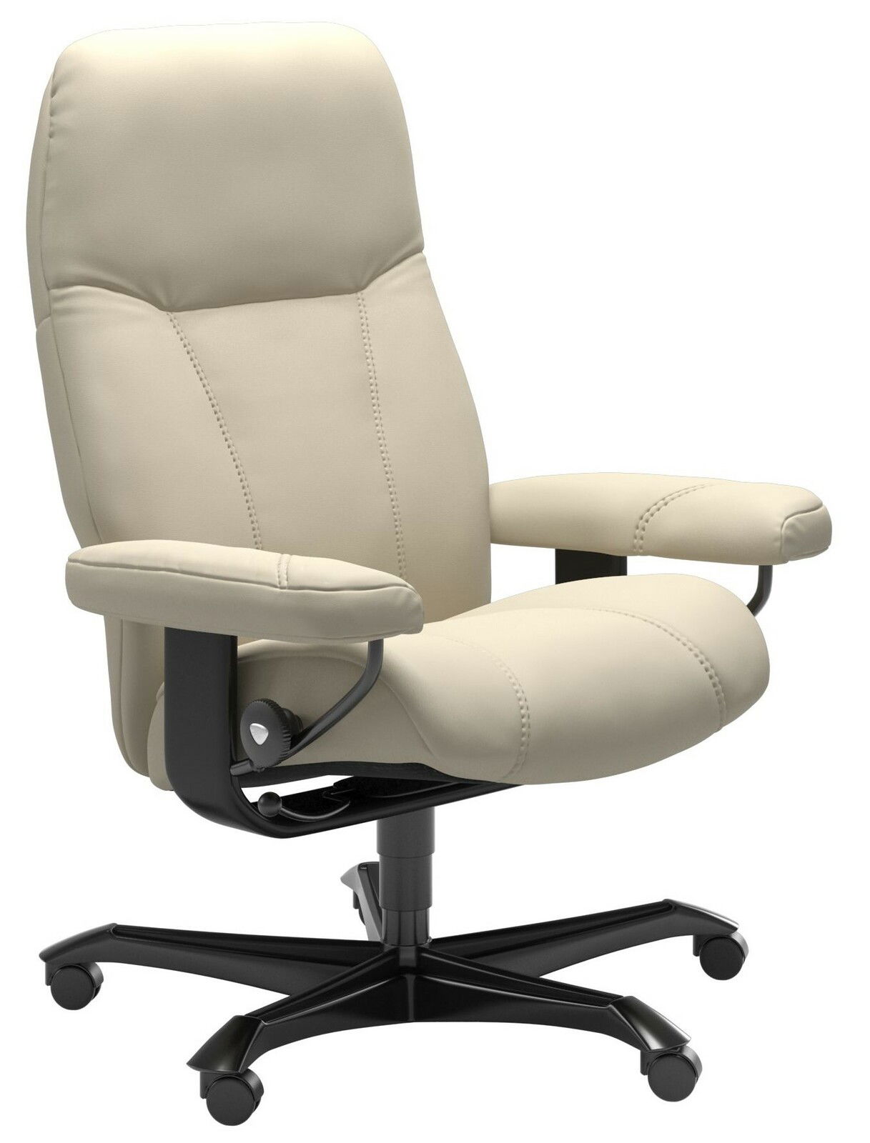 Beiger Chefsessel mit Armlehnen und schwarzem Drehfuß, seitliche Perspektive