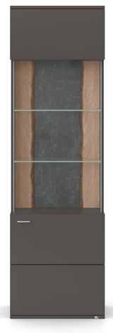 Vitrine in dunklem Holz mit Glasregalen, frontal betrachtet.