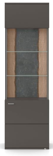 Vitrine in dunklem Holz mit Glasregalen, frontal betrachtet.