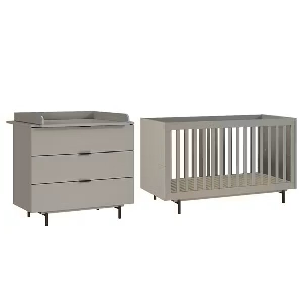 Germania Babyzimmer 3-tlg. TOMINO Babyzimmer-Set bestehend aus einer grauen Wickelkommode mit drei Schubladen und einem passenden Gitterbett, seitliche Perspektive