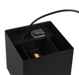 Nahaufnahme einer schwarzen Akku-Wandleuchte TALENT mit sichtbarem Schalter und Kabelanschluss von oben.