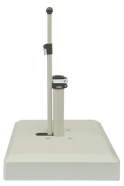 Moderner Schirmständer aus Metall mit stabiler Basis, frontal abgebildet.