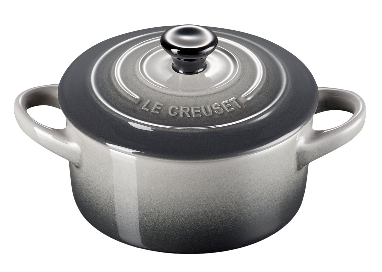 Mini-cocotte 10 cm in de kleur Flint van Le Creuset, schuin bovenaanzicht