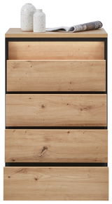 Hochkommode aus Holz mit vier Schubladen, dekoriert mit zwei weißen Vasen und einer Zeitschrift auf der Oberseite, Frontalansicht