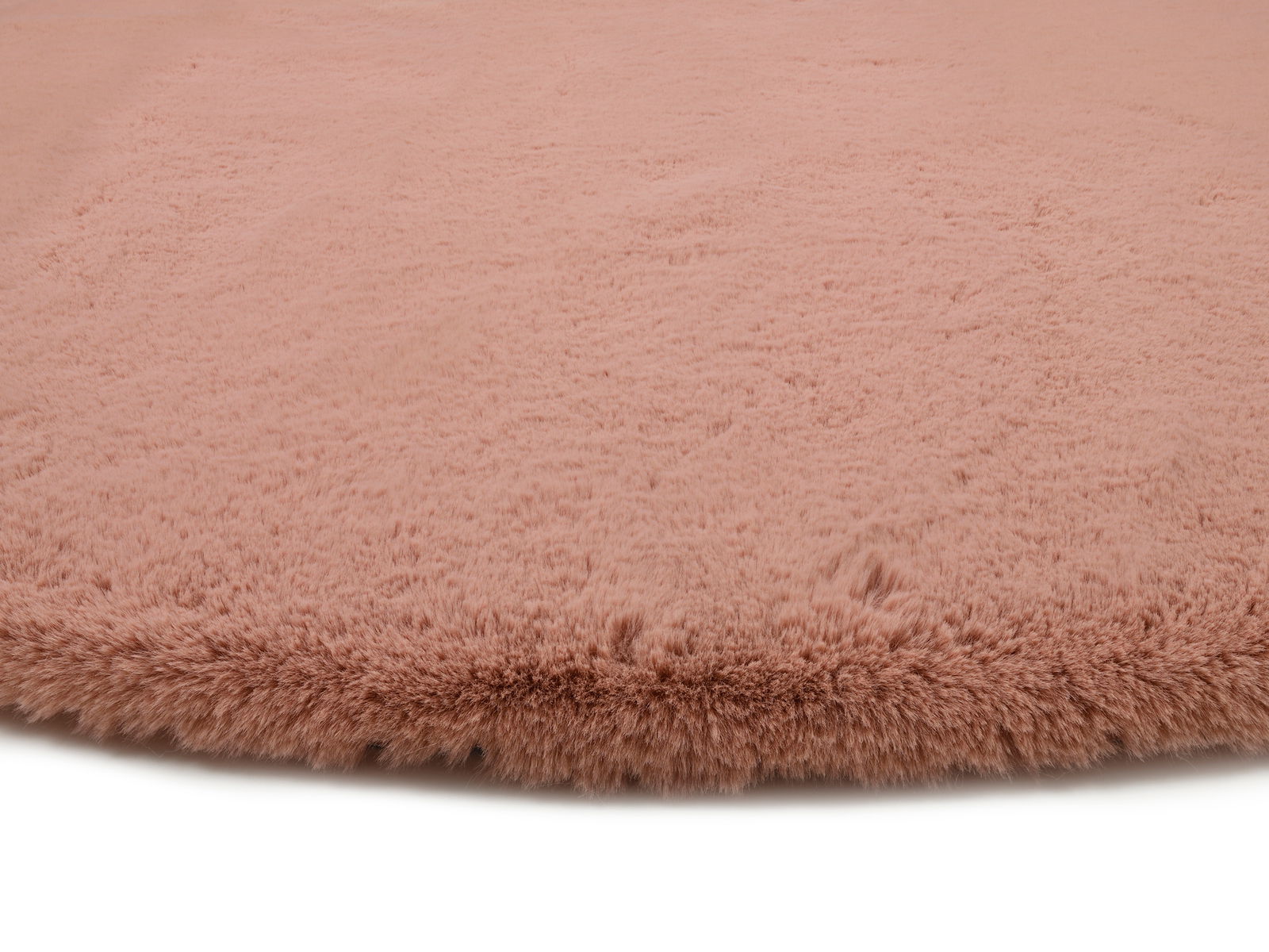 Nahaufnahme eines rosafarbenen Fellteppichs mit weicher, flauschiger Textur.