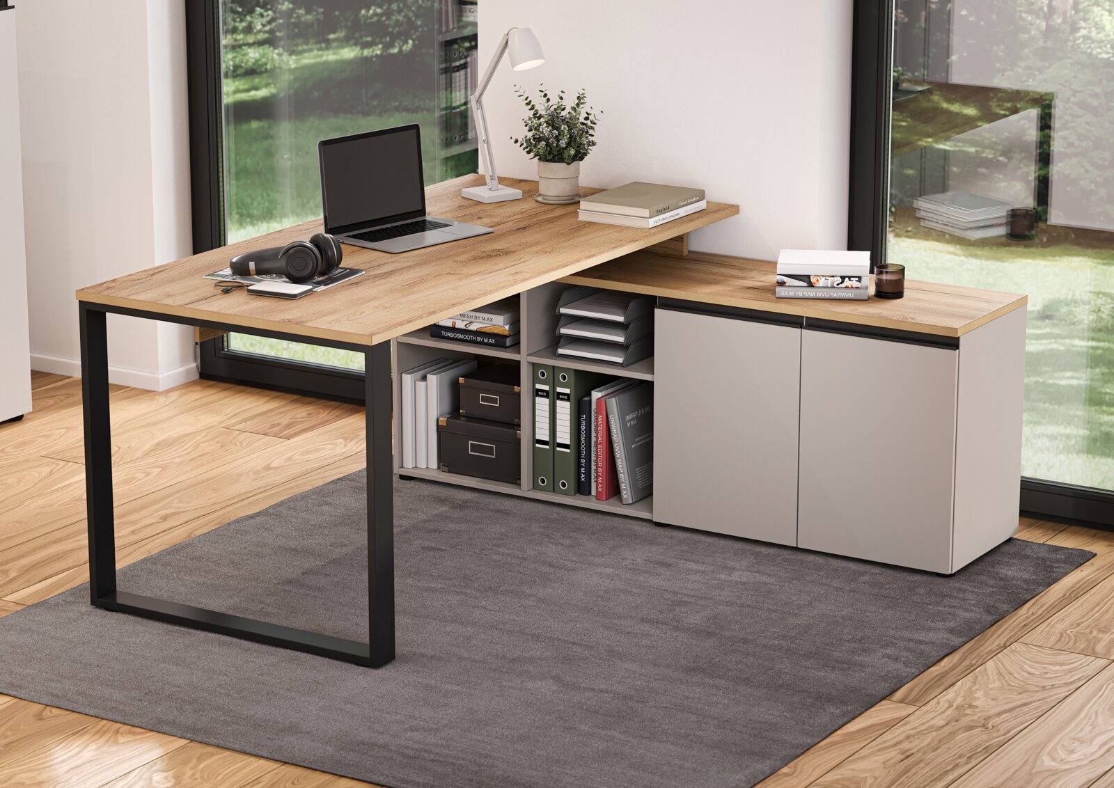 Modern hoekbureau met houten blad en metalen poten, voorzien van planken en kasten, zijaanzicht.