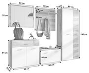 Garderoben-Set 5-tlg. in moderner Holzoptik, bestehend aus einem großen Spiegel, einer Garderobenleiste mit Haken, einem hohen Schrank, einem Sideboard und einem Schuhschrank. Perspektive: Frontalansicht.