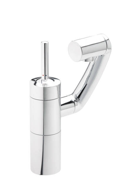 Moderne verchromte Waschtischarmatur in seitlicher Perspektive