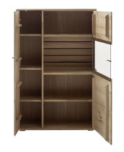 Offenes Highboard aus Holz mit mehreren Regalfächern und zwei geöffneten Türen, Frontalansicht.