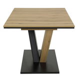 Moderner Esstisch mit quadratischer Holzplatte und V-förmigem Gestell aus Holz und Metall, seitliche Perspektive