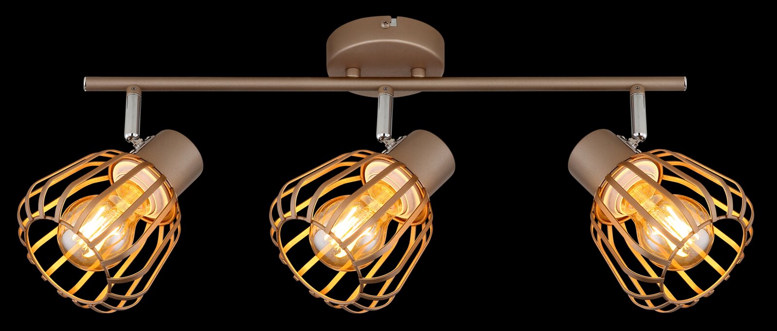Dreiflammige Deckenleuchte/Spotleiste in Bronze mit drei schwenkbaren Drahtkäfig-Schirmen und warm leuchtenden Edison-Glühbirnen, Frontansicht leicht von unten vor schwarzem Hintergrund