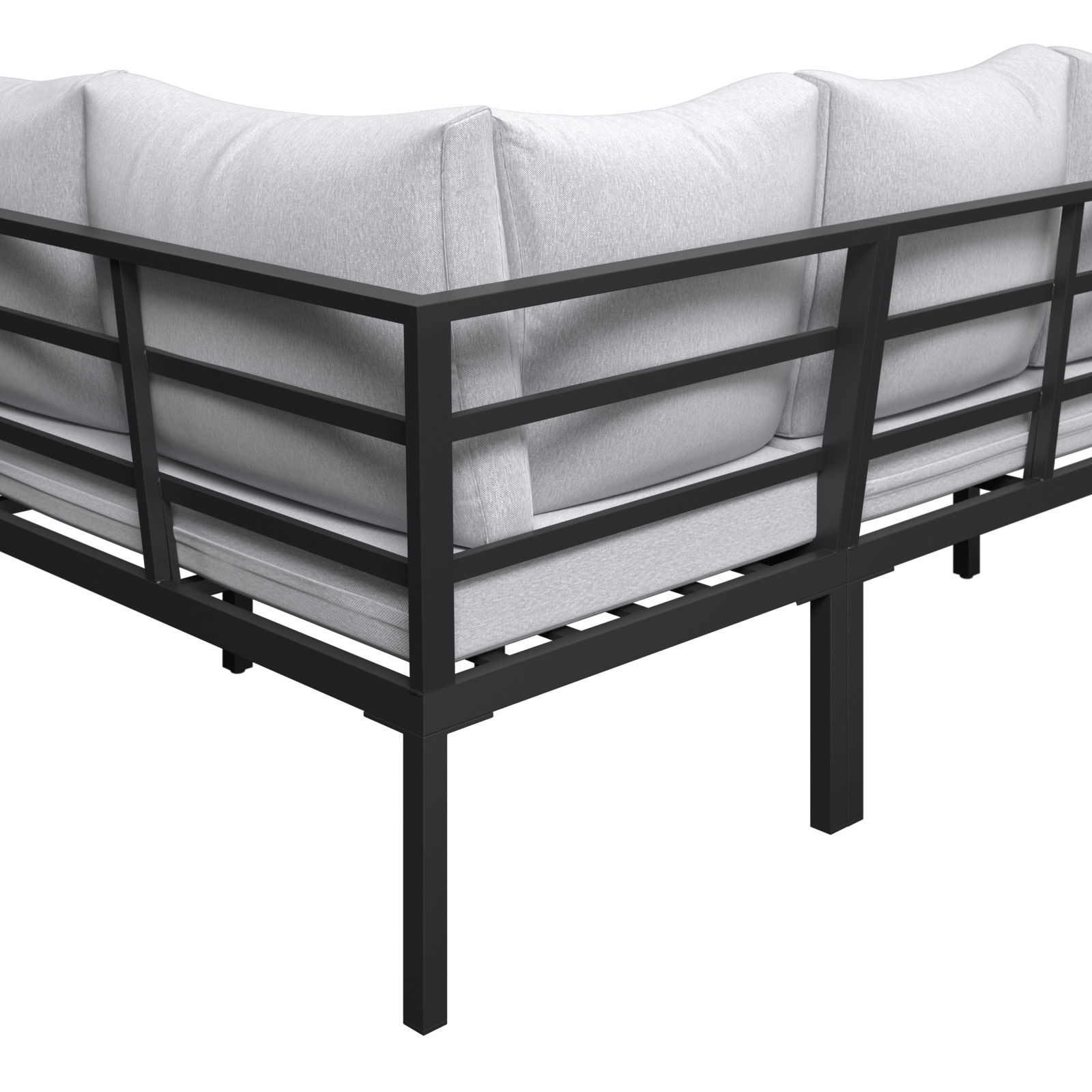 Rückansicht eines Gartenlounge-Sets mit schwarzem Metallrahmen und hellgrauen Kissen.