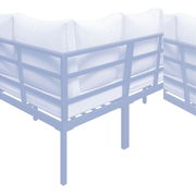 Rückansicht eines Gartenlounge-Sets mit schwarzem Metallrahmen und hellgrauen Kissen.