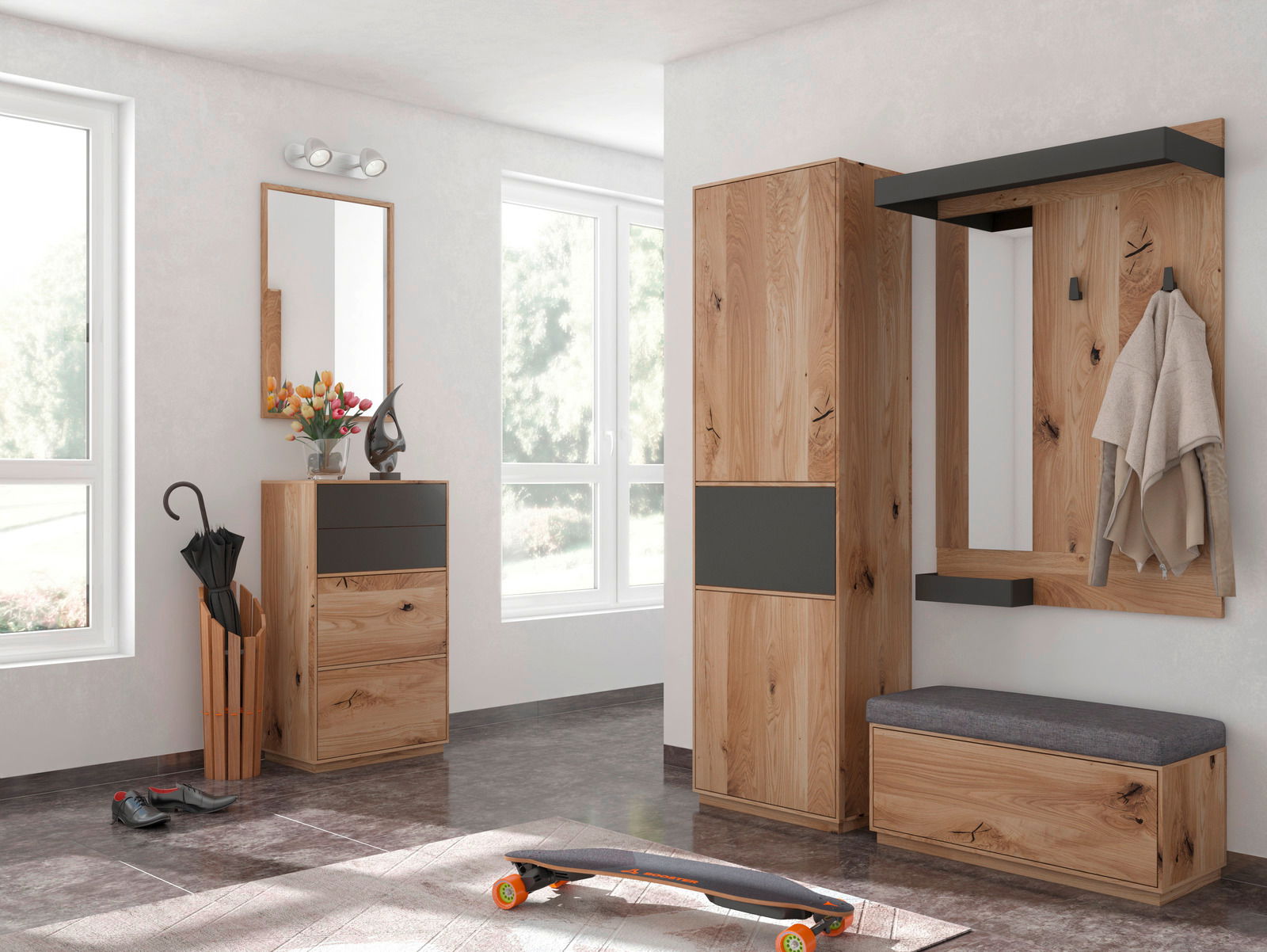 Moderne Garderobeneinrichtung aus Holz mit Schuhschrank, Garderobenpaneel, Spiegel und Sitzbank in einem hellen Raum, seitliche Perspektive.