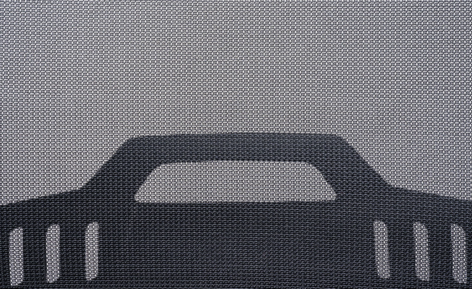 Rückansicht eines Drehstuhls mit Netzrückenlehne