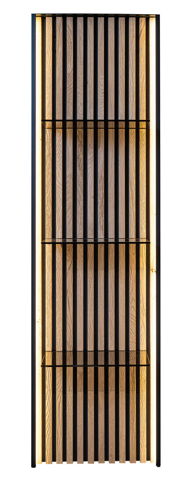 Johann Jakob Wandpaneel LUCIANO Frontale Ansicht eines beleuchteten Wandpaneels mit vertikalen Holzlatten und Glasregalen.