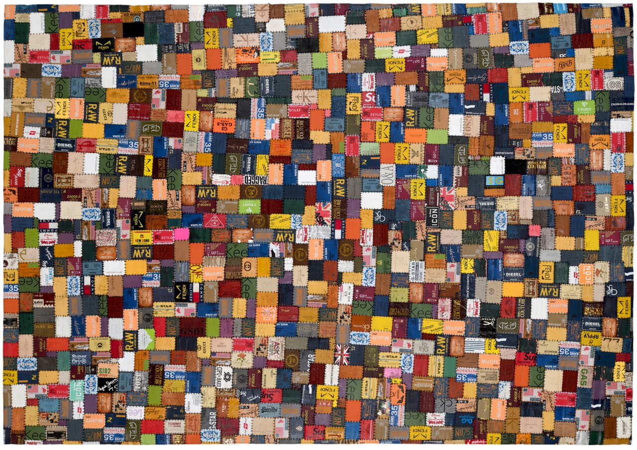 OCI Lederteppich LABELTEPPICH Bunte Lederteppich aus verschiedenen Etiketten in einer Draufsicht