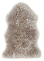 Graues Schaffell, 85 cm lang, aus der Vogelperspektive fotografiert