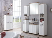 Moderner Badezimmer-Waschbeckenunterschrank in Weiß mit Holzdetails, frontal abgebildet, umgeben von weiteren passenden Badmöbeln.