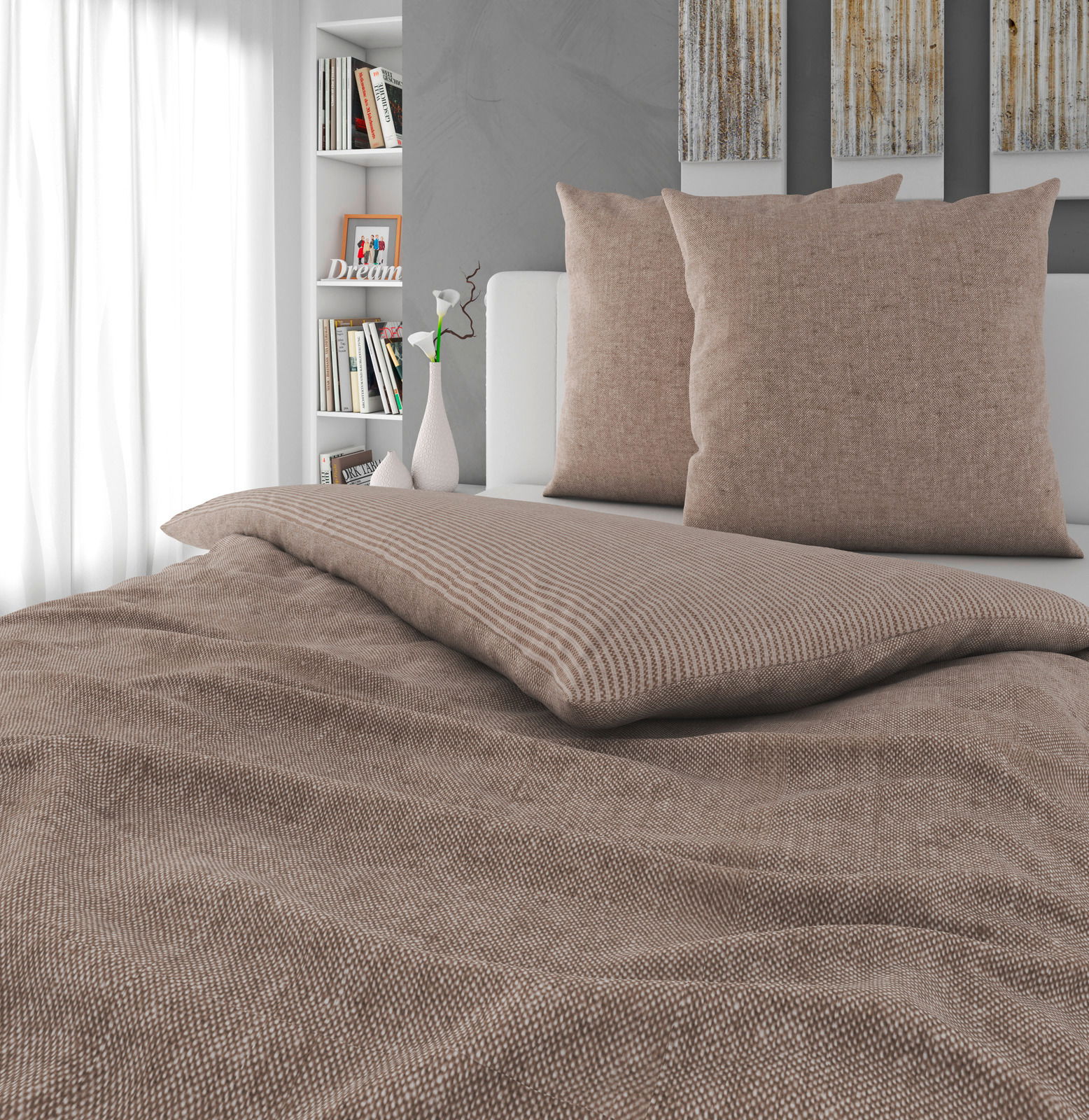 Novel Wendebettwäsche Gemütliche Wendebettwäsche in Erdtönen auf einem Bett, fotografiert aus einer seitlichen Perspektive mit dekorativen Kissen im Hintergrund.