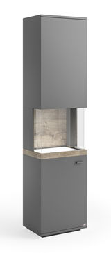 Graue Vitrine mit Holzdetails, frontal betrachtet, mit Glaseinsatz in der Mitte.