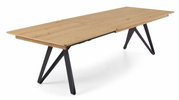 Moderner Esstisch aus Holz mit schwarzen Metallbeinen, seitliche Perspektive