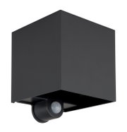 Moderne LED-buitenwandlamp in kubusvorm met ingebouwde bewegingssensor, zijaanzicht