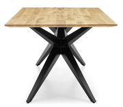 Moderner Esstisch mit schwarzem Metallgestell und heller Holzplatte, Frontalansicht