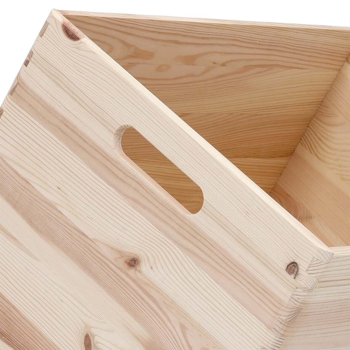 Holz-Allzweckkiste mit Grifföffnung, schräg von oben fotografiert