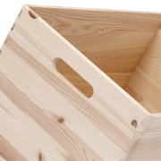 Holz-Allzweckkiste mit Grifföffnung, schräg von oben fotografiert