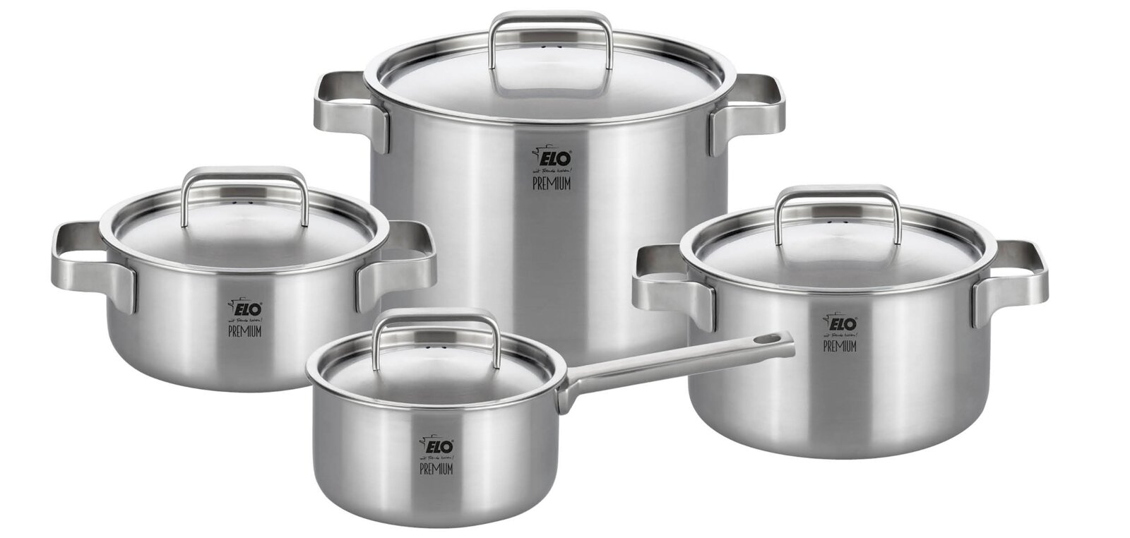 Vierdelige pannenset van roestvrij staal, bestaande uit drie pannen en een steelpan, inclusief deksels, gefotografeerd vanuit een licht bovenaanzicht.