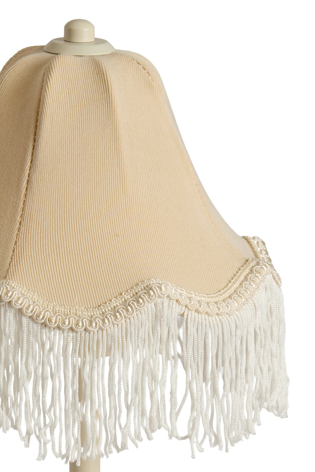 Beige tafellamp met franjes, zijaanzicht